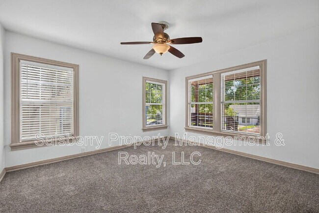 Building Photo - 3824 Collinwood Ave
