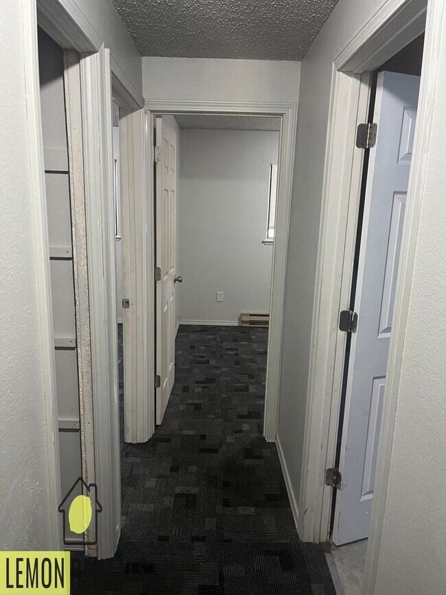 Building Photo - 3 bedroom house in Oroville $950.00 per month