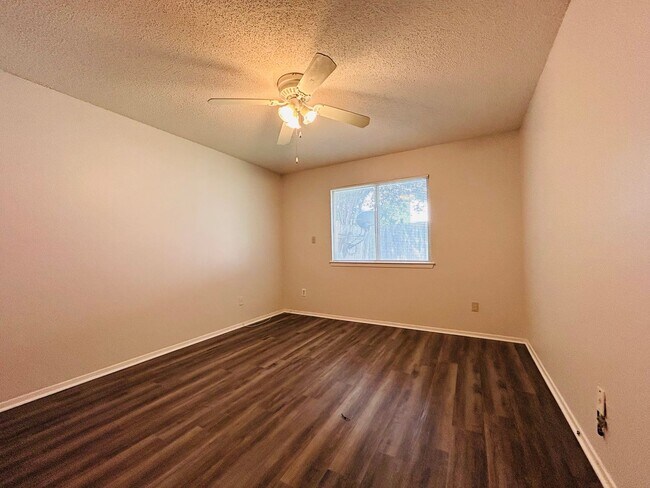 Building Photo - 416 Greenlawn Blvd