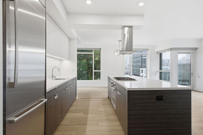 Building Photo - 1688 Pine St