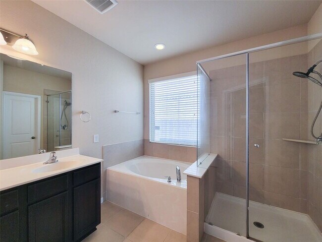 Building Photo - "Charming 3-Bed, 2-Bath Retreat in Humble, TX – Your Perfect Home Awaits on Justin Ridge Ln!"