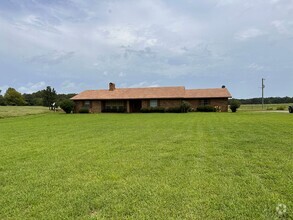 Building Photo - 3/2 Home Near Lake Bob Sandlin