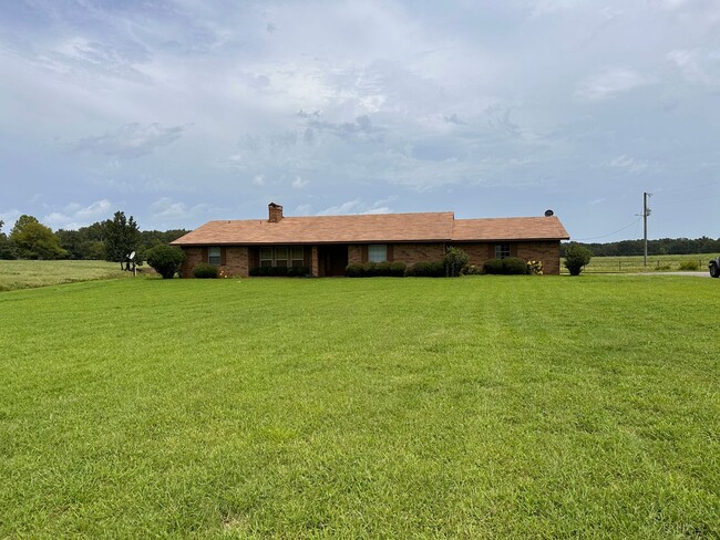 Primary Photo - 3/2 Home Near Lake Bob Sandlin