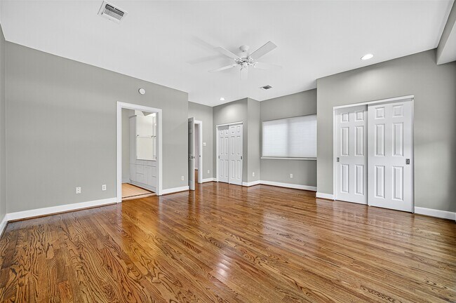 Building Photo - 3027 Bissonnet St