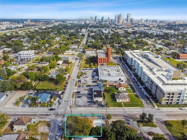 Building Photo - 2402 W Cypress St