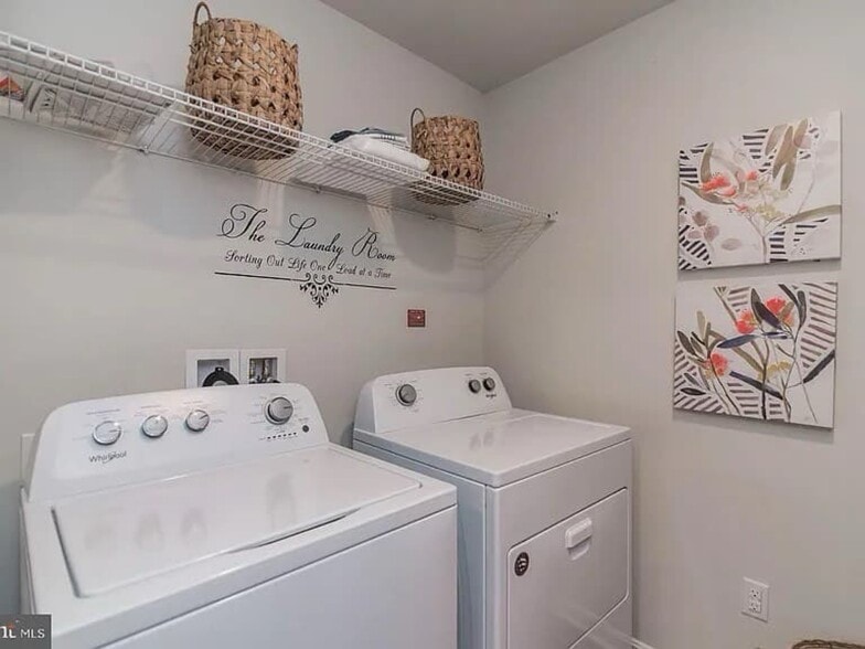 Laundry room on upper level - 377 Aylesbury Ln