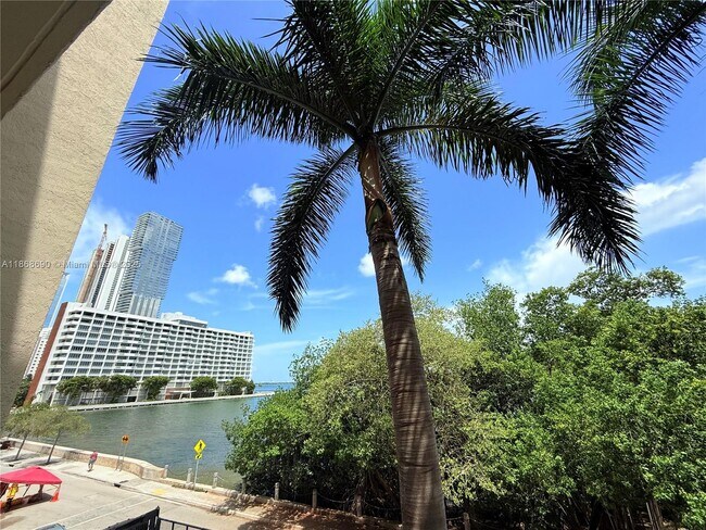 Building Photo - 2000 N Bayshore Dr