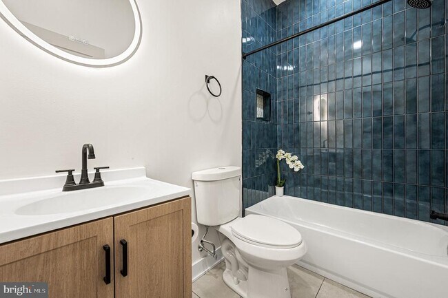 Building Photo - 441 S 61st St