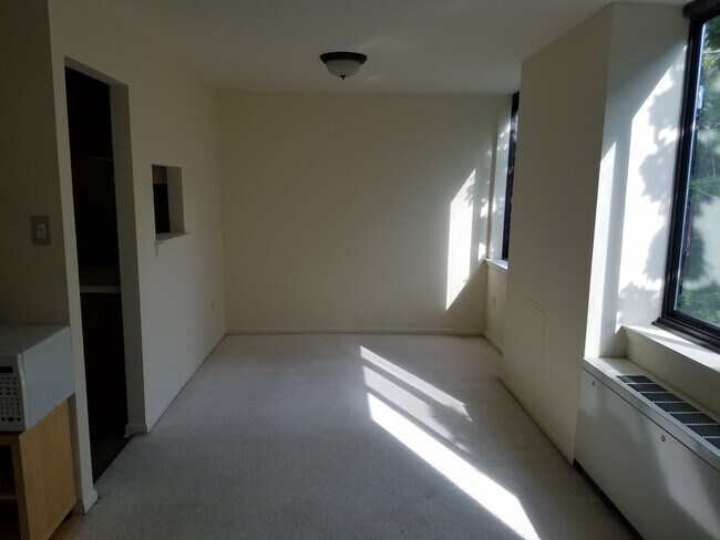 Building Photo - 4390 Lorcom Ln