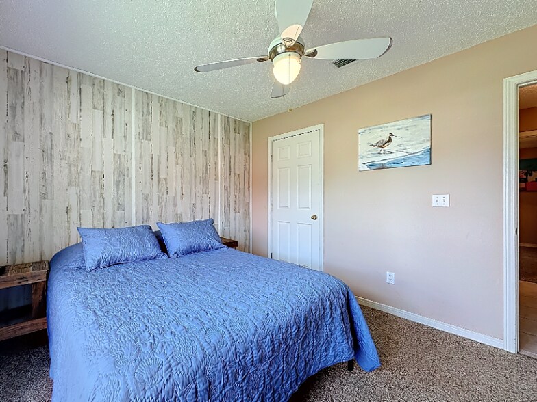 Building Photo - 2043 Eclipse Dr