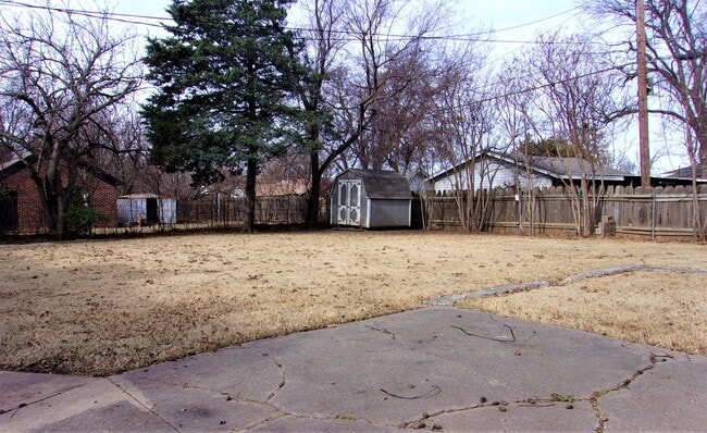 Building Photo - 3 BED 1 BATH TUDOR COTTAGE LAS VEGAS ADDIT...