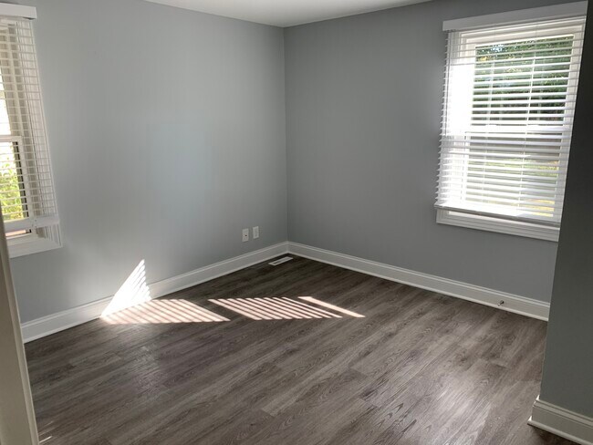 Building Photo - 129 Shoshone St