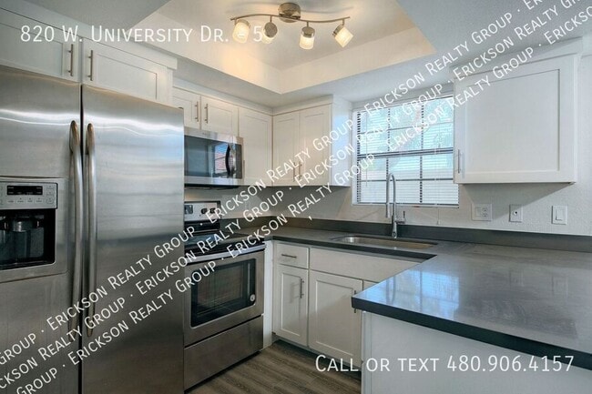 Building Photo - 820 W University Dr