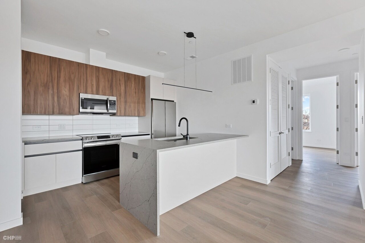 Building Photo - 204 S Leavitt St