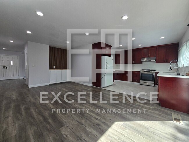 Building Photo - Fully Updated 4/2 Corner Lot Home - Firepl...