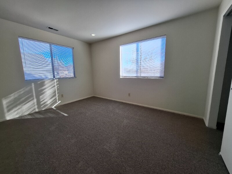 Building Photo - 3026 N Prospect St