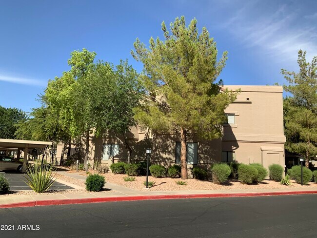 Building Photo - 15252 N 100th St