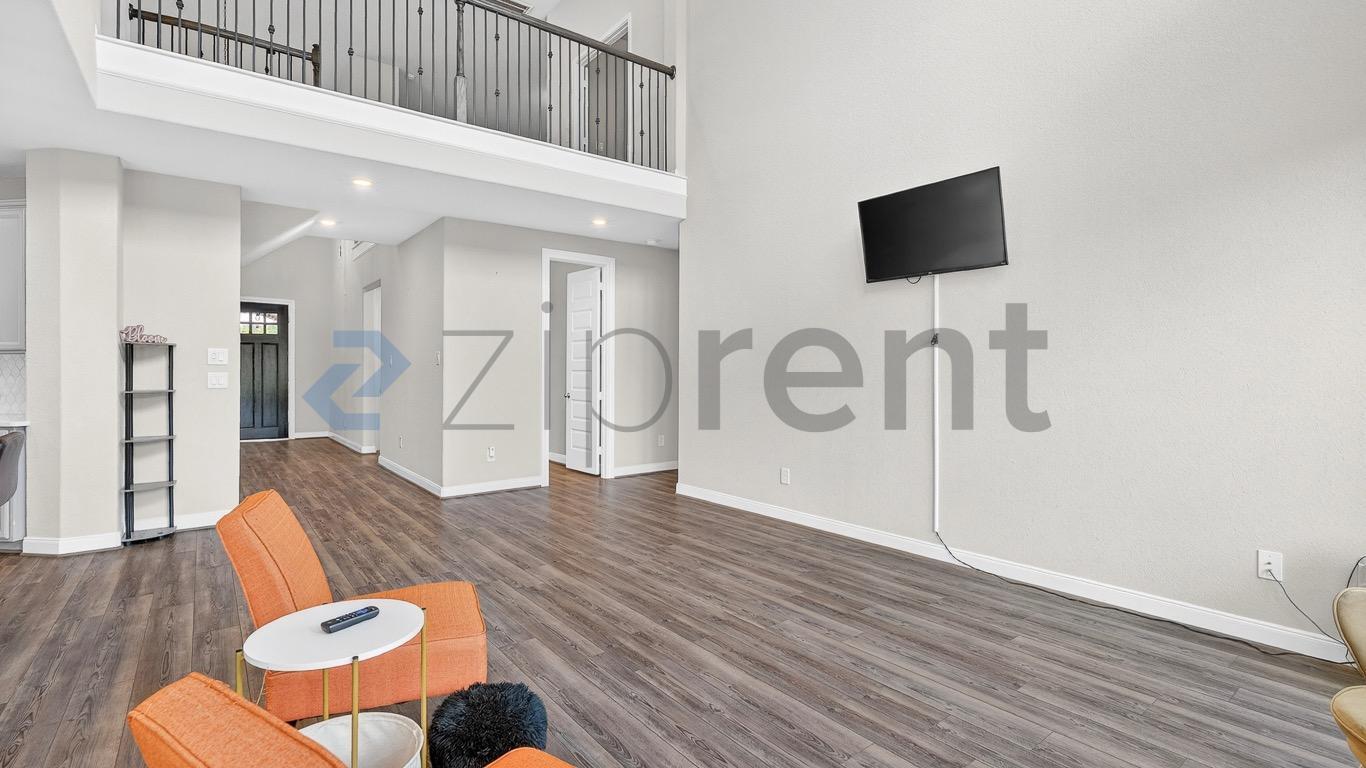Building Photo - Unit