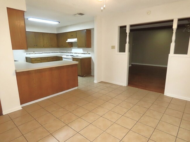 Building Photo - Whitehouse ISD! Spacious 3 Bedroom, 2 Bath...