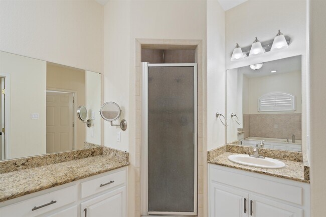 Building Photo - 206 Saddle Blanket