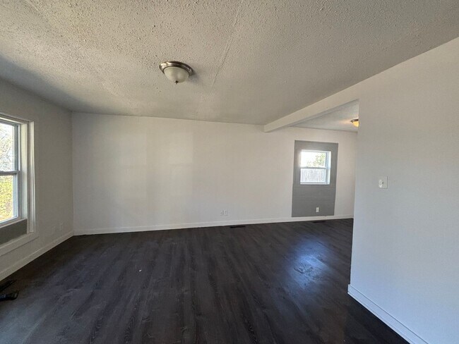 Building Photo - 3120 SE Fremont St