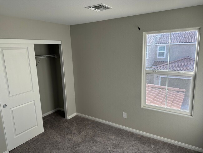 Building Photo - Upgraded, 3 bedroom Inspirada Townhome