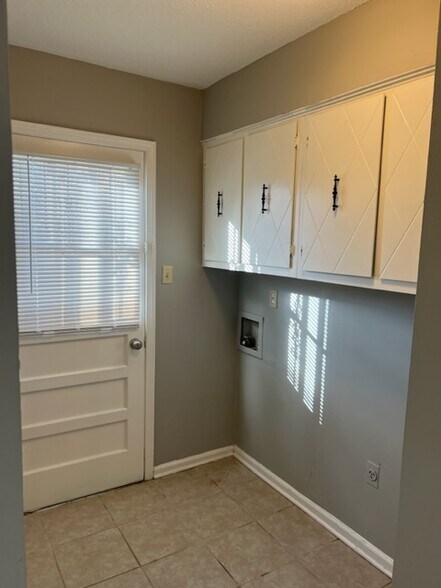 Building Photo - 8271 Farmington Dr E