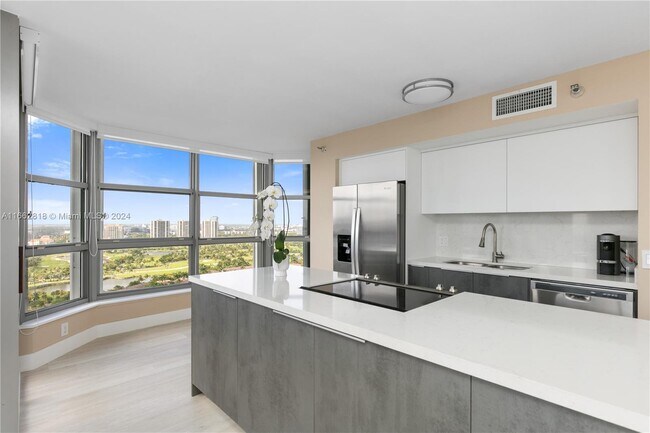 Building Photo - 3500 Mystic Pointe Dr