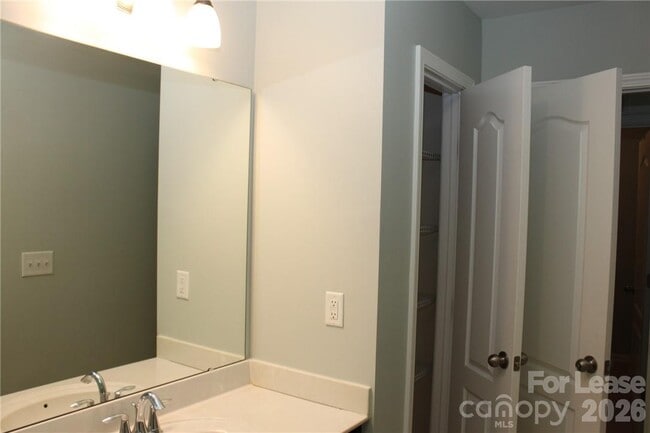 Building Photo - 6017 Sweetbay Ln