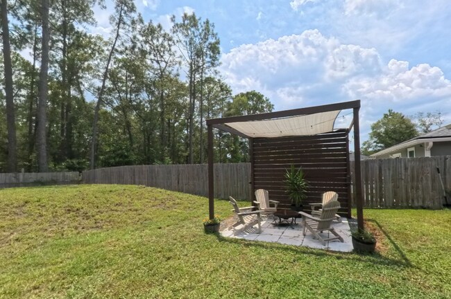 Building Photo - "Charming 3-Bed, 2-Bath Home Oasis in Jacksonville's Heart!"