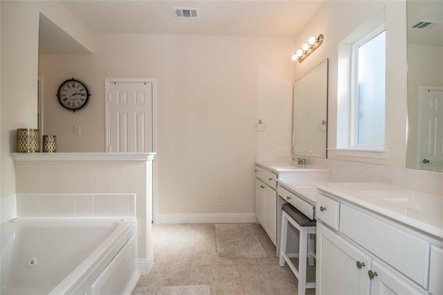 Building Photo - 908 Foxglove Dr