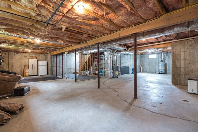 Building Photo - 46 Loring Ave