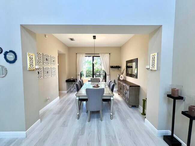 Building Photo - 2422 Venetian Way