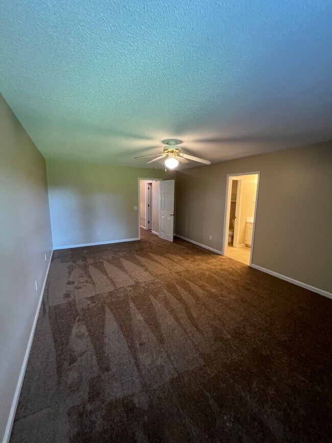 Building Photo - 176 Woodmere Dr