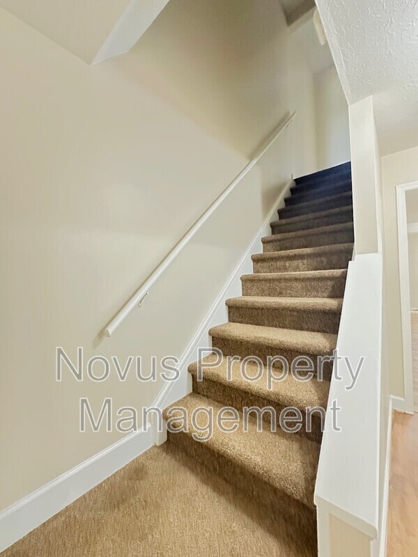 Building Photo - 104 Wrenwood Ln