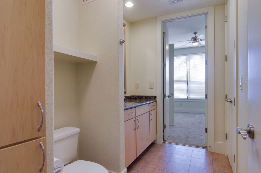 Building Photo - 2600 Hillsboro Pike