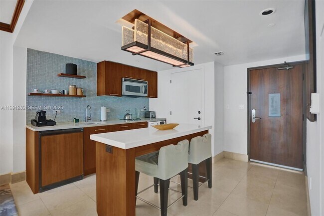 Building Photo - 6801 Collins Ave