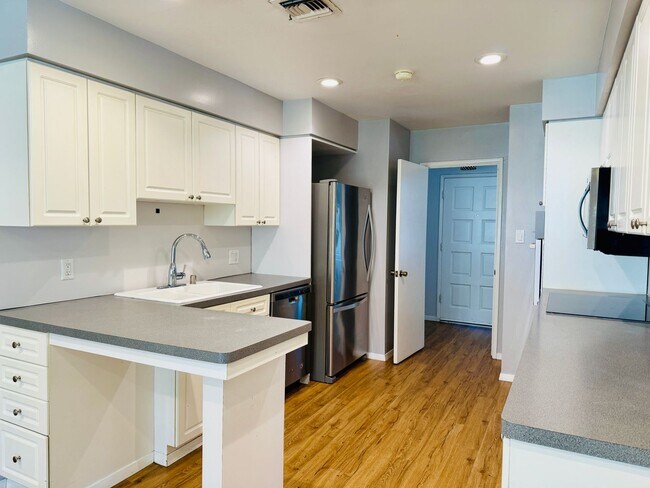 Building Photo - Classic McNeil Estates Ranch-style home-ALL UTILITIES, POOL AND LANDSCAPING INCLUDED WITH RENT!