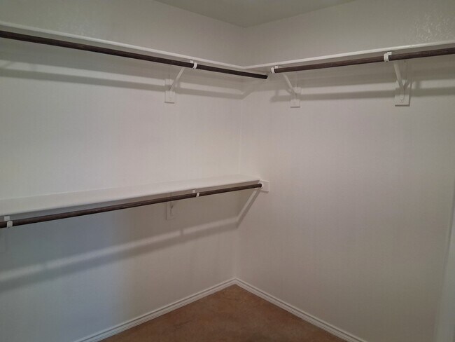 Building Photo - 3010 Privet Dr