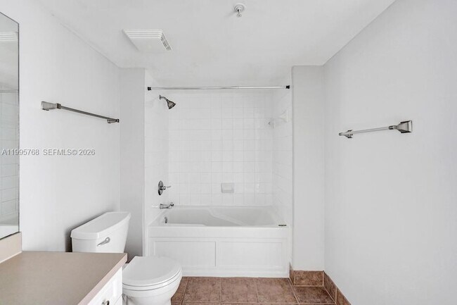 Building Photo - 520 SE 5 Ave