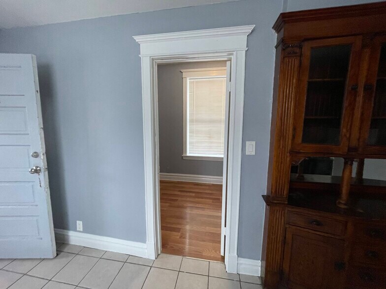 Building Photo - 2532 S Albany Ave