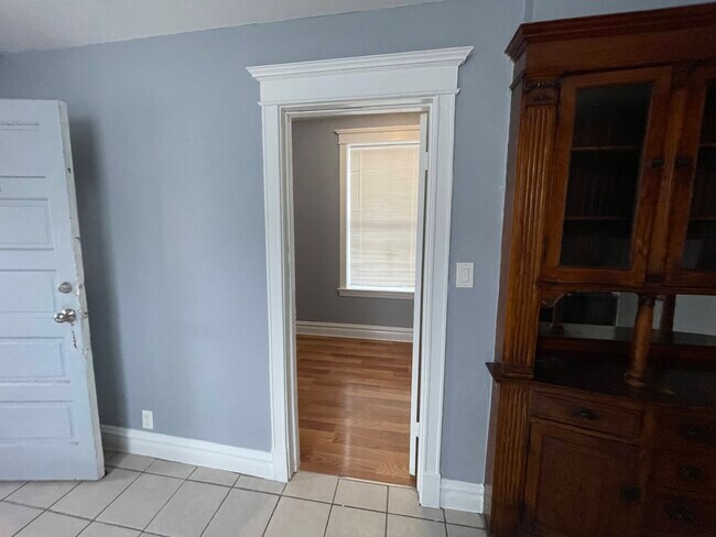 Building Photo - 2532 S Albany Ave