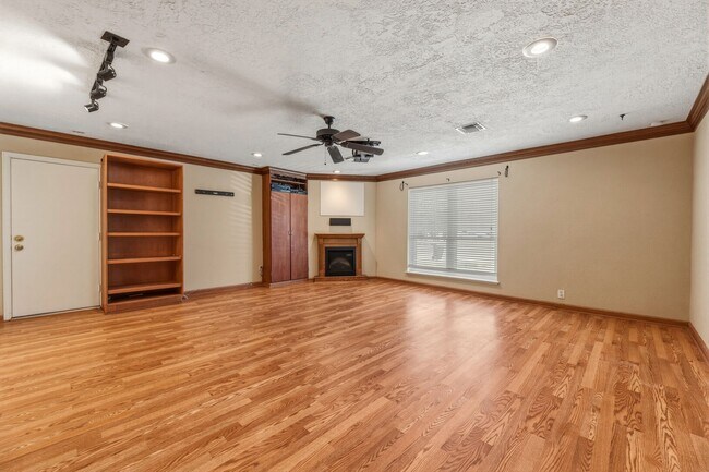 Building Photo - 5211 Court Rd