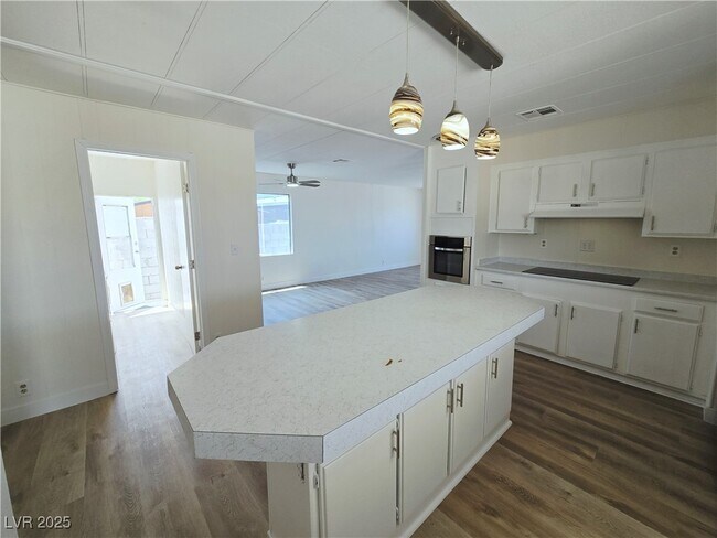 Building Photo - 220 Hopi Ln