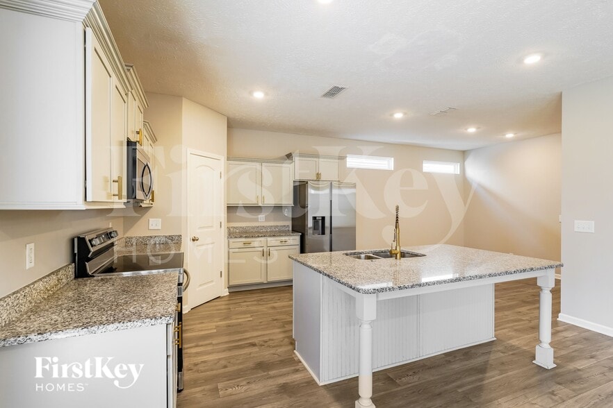 Building Photo - 1924 Albarado Trl