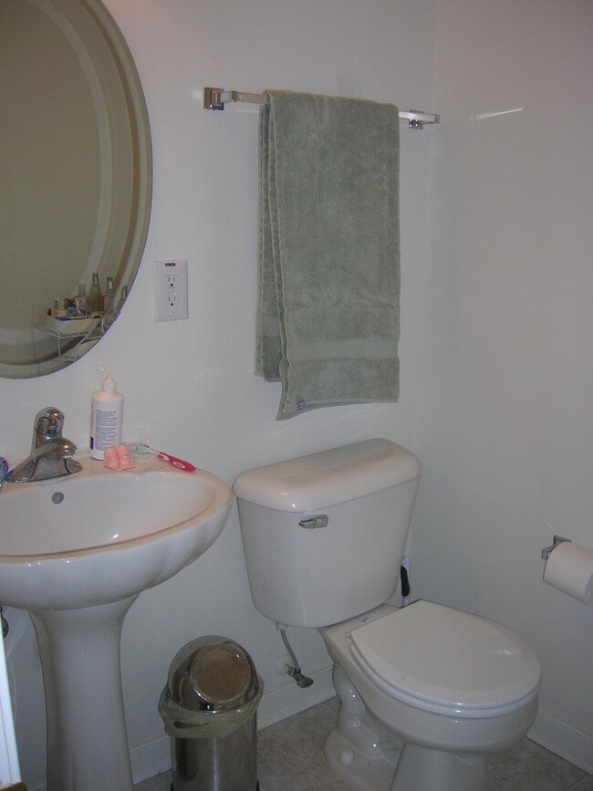 Building Photo - --APPLICATION PENDING CURRENTLY UNAVAILABL...