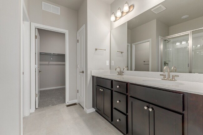 Building Photo - Castle pines 3 bed / 3 bath townhome for rent