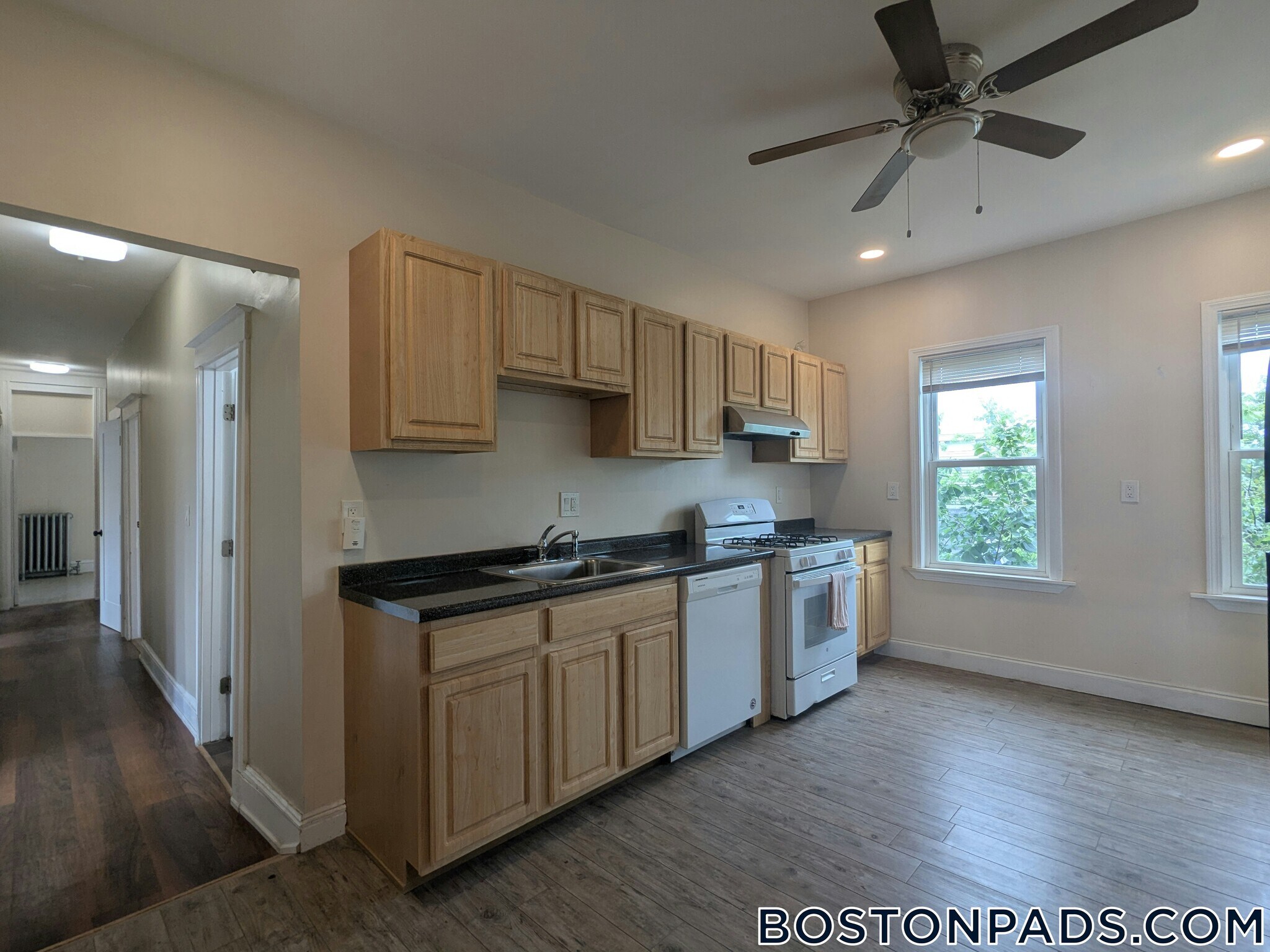 Building Photo - 175 River St