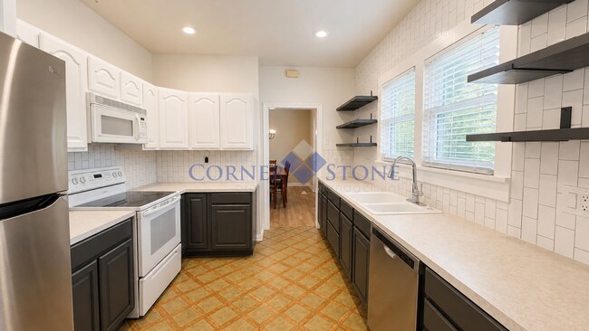 Building Photo - 1624 3rd St S