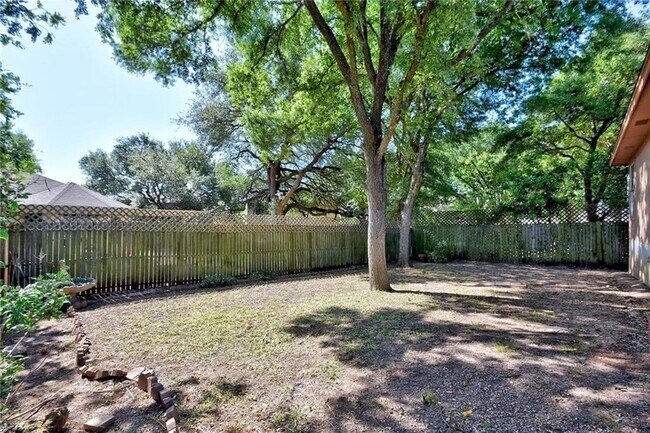 Building Photo - 7509 Spivey Dr
